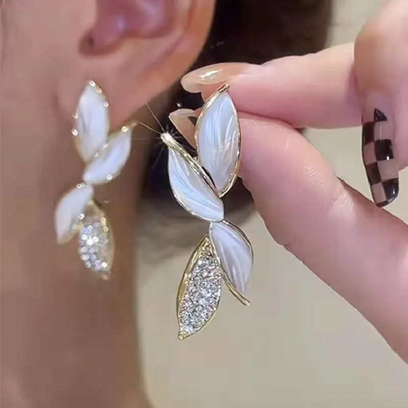 CAOSHI Korean Style Fashion Petal-Shaped Bridal Wedding Jewelry Women Gold Plated Cubic Zirconia Flower Long Drop Earrings