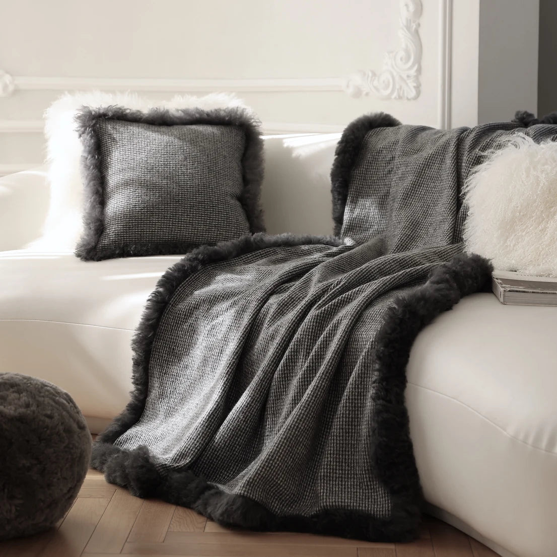 Custom Winter Fashion Home Woven Soft With Mongolian Fur Trims 100% Merino Woollen Fleece Bed Lamb Wool Blanket for Winter