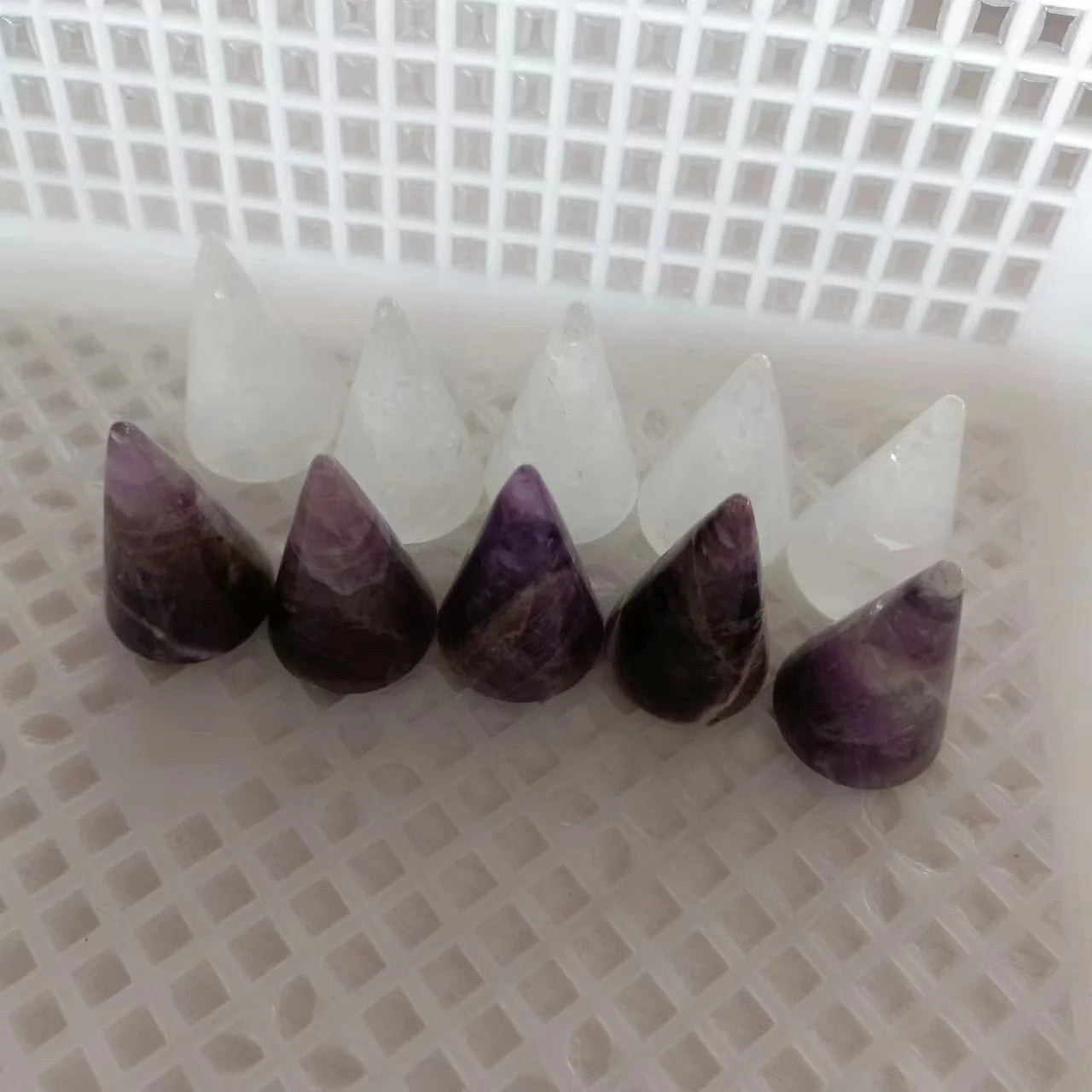 Natural Quartz Crystal Cone Shape Jewelry Display Holder Ring Stand Support New Fashion