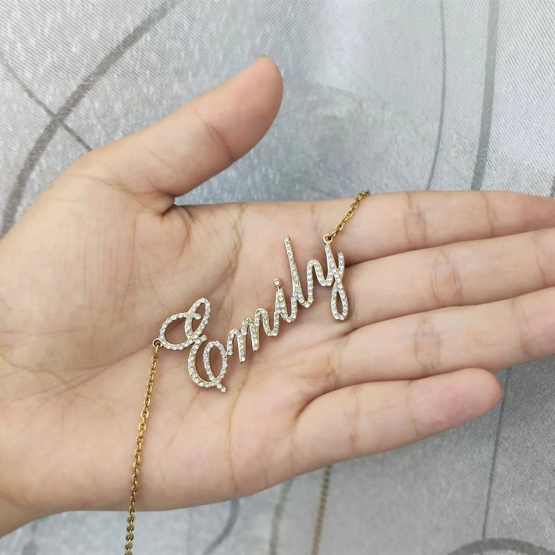 New Customized Stainless Steel Metal Personalized Necklace with Diamond Inlay Women's Gift Customized Name Letter Necklace