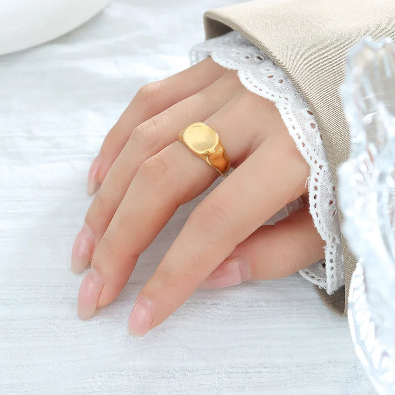 Customized Retro 316L Stainless Steel 18K Oval Glossy Multi-Size Optional Index Finger Ring Jewelry for Girls Daily Wearing