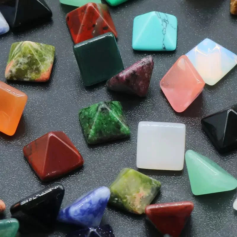 Wholesale Natural Crystal Quartz Engraved Mini Pyramid Assorted Mini Pyramid for Making Assorted Crystal Rings