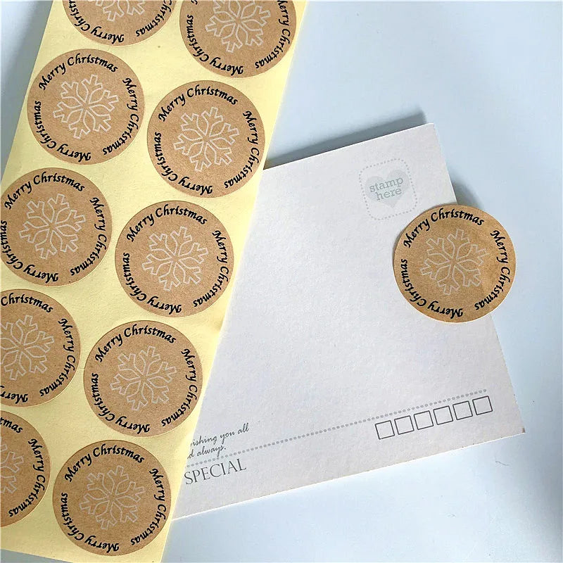100pcs/pack Vintage Merry Christmas Snowflake Seal Sticker Adhesive Kraft Baking Seal Label Gift Stickers DIY Decoration Sticker