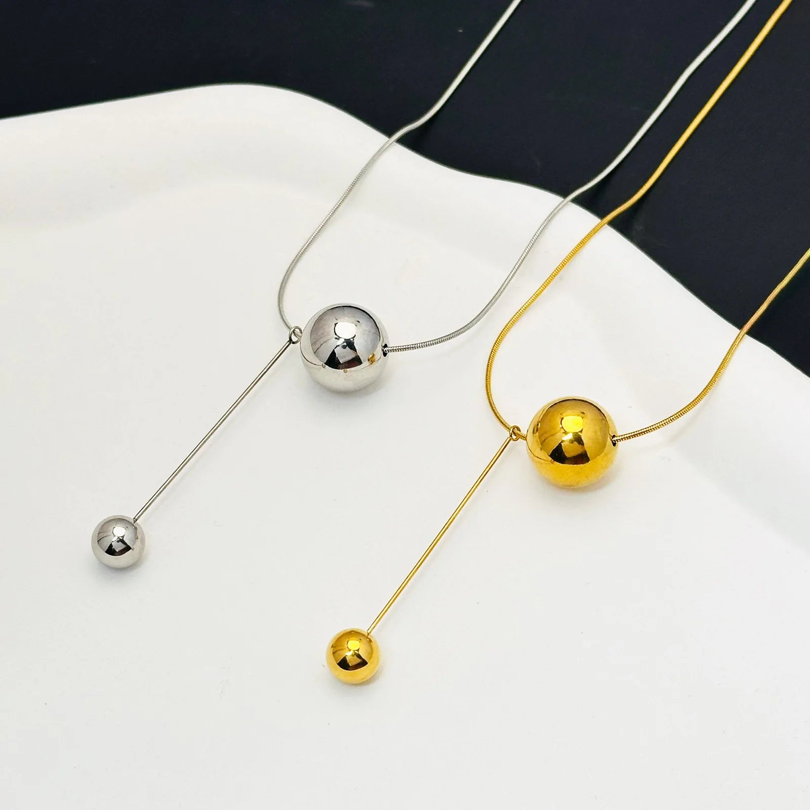 Fashion Minimalist Gold Plated Geometric Pendant Women Necklace Stainless Steel Round Ball Choker Link Chain Necklace for Gift