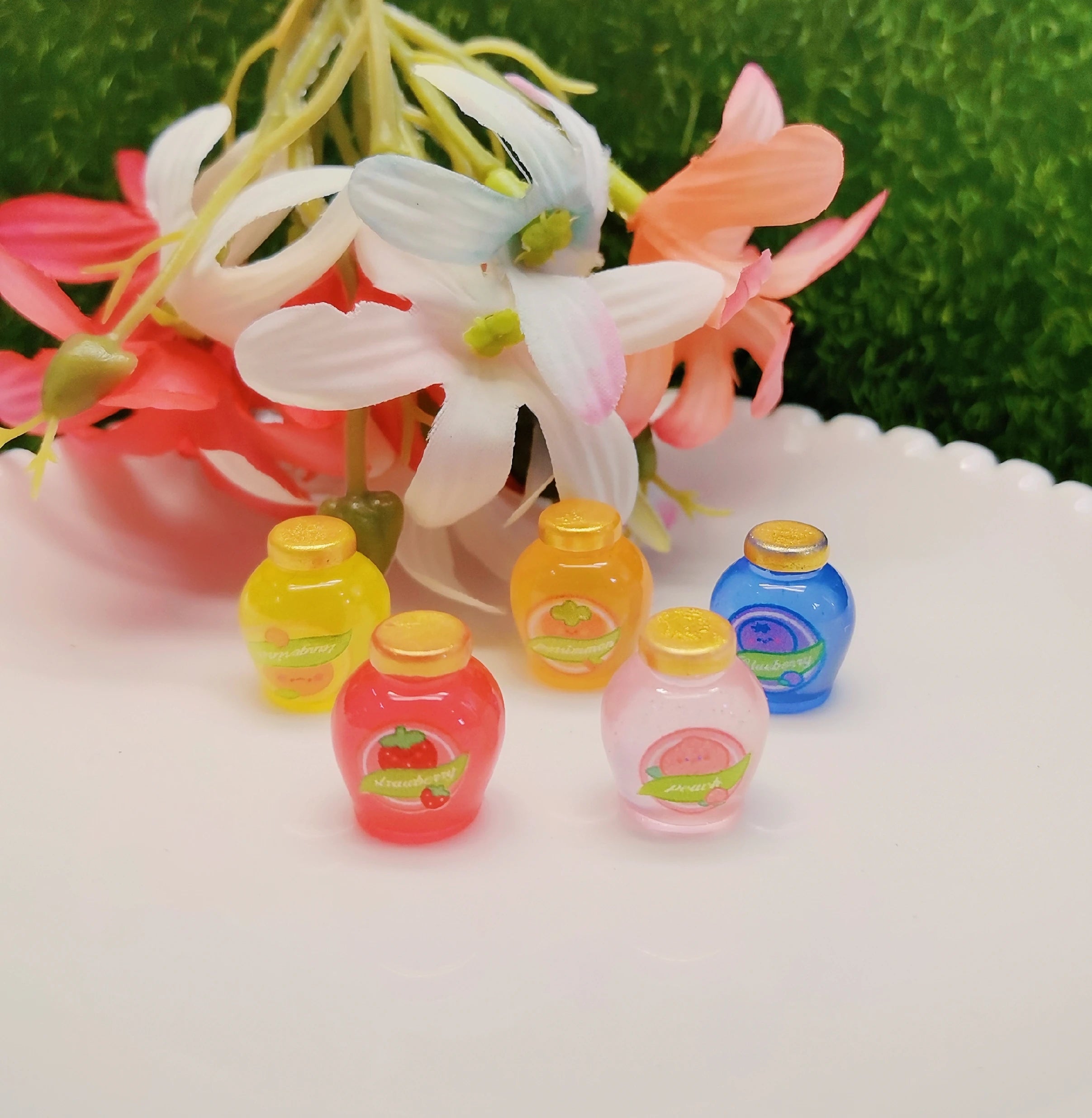 Bulk 100Pcs Luminous Resin Honey Jar Bottle Charms Glow in Dark Jar Ornaments for Kitchen Room Doll House Tableware Decoration