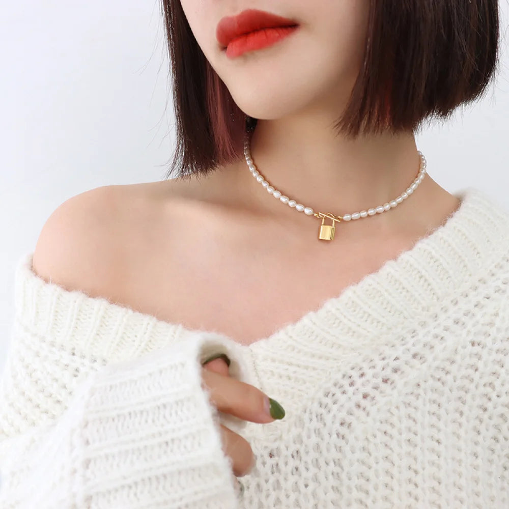 Ins Cold Wind OT Buckle Lock Freshwater Pearl Handmade Necklace Stainless Steel Steel Plated 18K Real Gold Jewelry