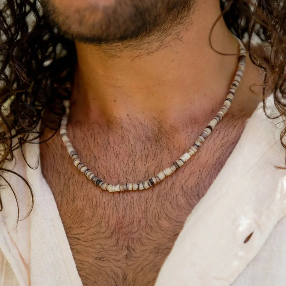 2025 New Design European and American Natural Seashell Necklace Colorful Men's Vintage Collarbone Chain