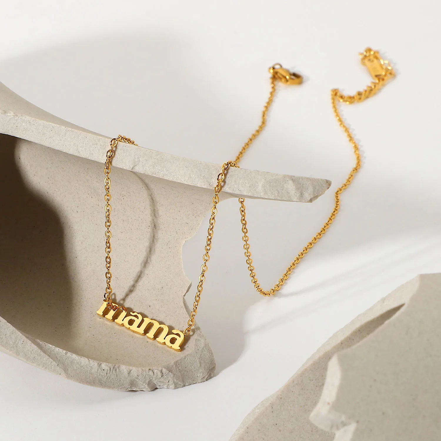 Lateefah New Arrival Exquisite 18K Gold Stainless Steel Mother's Day Gift "mama" Letter Necklace