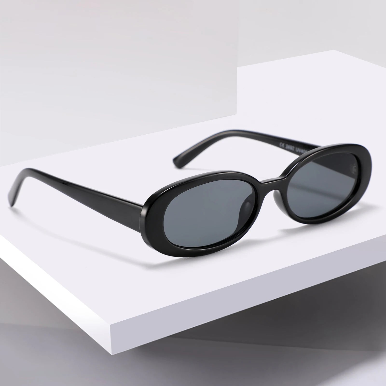 CONCHEN Fashion Trendy New Design Vintage Sun Glasses Small Oval Lens Fashion Black Plastic Cheap Sunglasses Women Custom Logo