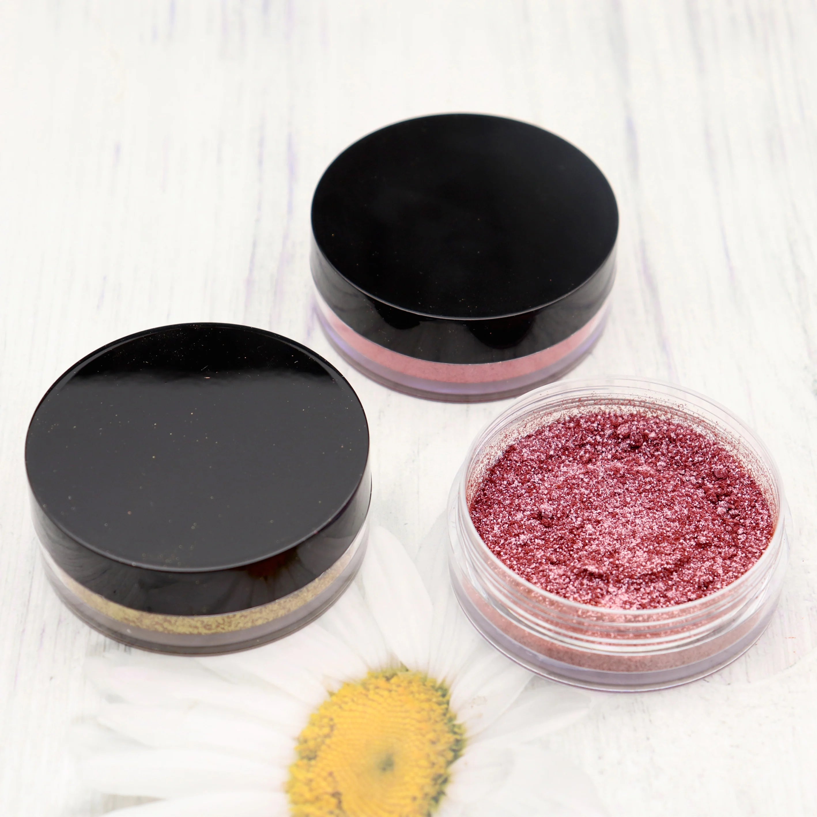 Manufacturer's Factory-Priced Highlighter Makeup Low MOQ Foundation and Eyeshadow Pressed Blusher with Custom Labeling