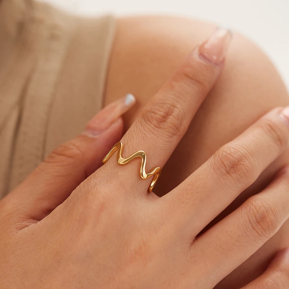 Delicate Stainless Steel 18K Gold Plated Ripple Stacking Wave Weave Women Rings Tarnish Free Jewelry