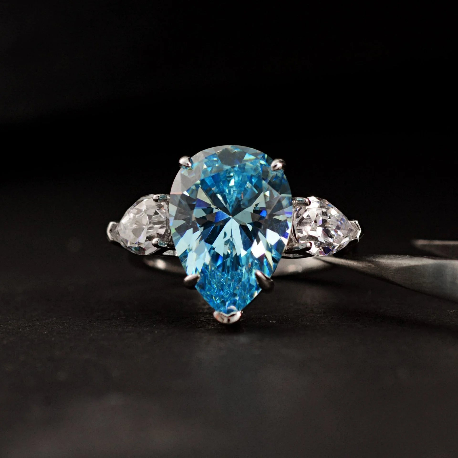 New Sterling Silver  925 Water Drop 10*14 Rhodium Plated Three Stones Pear 10 Carat Blue Zircon Diamond  Ring Engagement  Ring