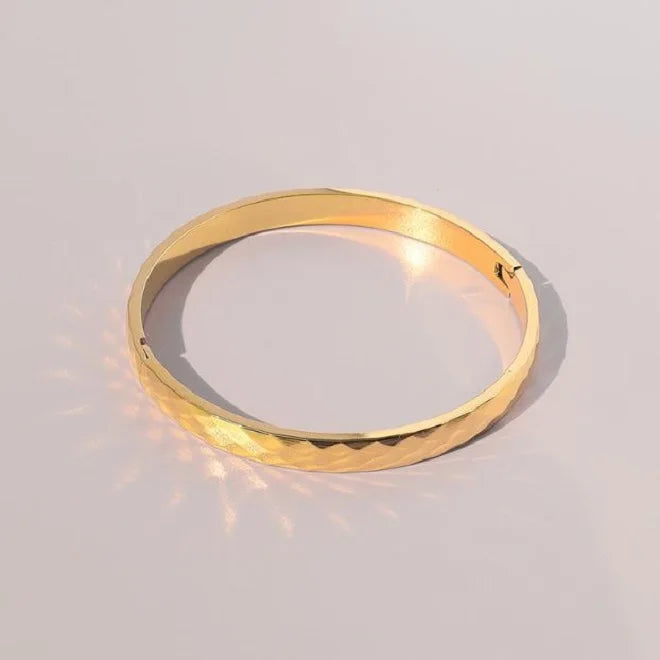 Western Style Diamond Surface Stainless Steel Ladies Gold Bangle Bracelet Custom Quality Bangles