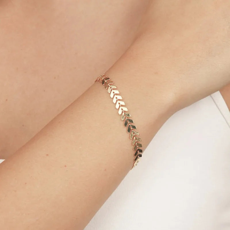 Creative Gold Leaves Fashion Charm Bracelet Elegant Jewelry Gift for Ladies