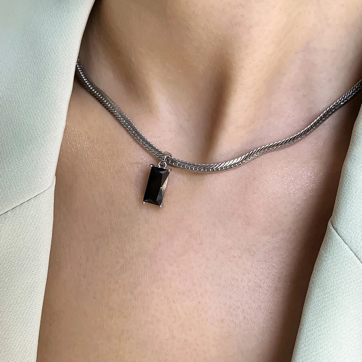 New Simple Design Non Tarnish PVD Plated Stainless Steel Chokers Blade Chain Square Crystal Pendant Necklaces