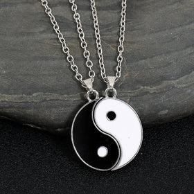 SC US Film and Television Surrounding Couple Dripping Oil Patchwork Necklace Tai Chi Pattern Necklace Gifts for Women Men