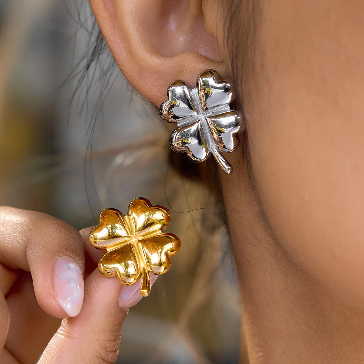 Jewelry for Women American Women's Stud Earrings Stainless Steel Four-leaf Clover Love Design Light Luxury Advanced Sense PVD