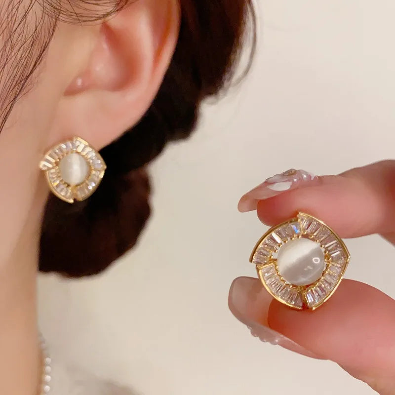 French Vintage Luxury Women's Trendy Diamond-Studded Zircon Circle Design High-End Elegant Copper Fashionable Stud Earrings