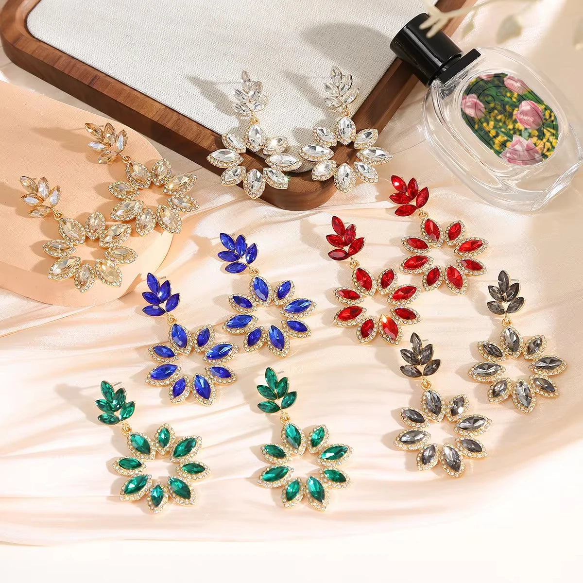 Europe and America Exaggerate Alloy Gold Plated Rhinestone Flower Dangle Drop Earrings Women's Trendy Pendant Wholesale
