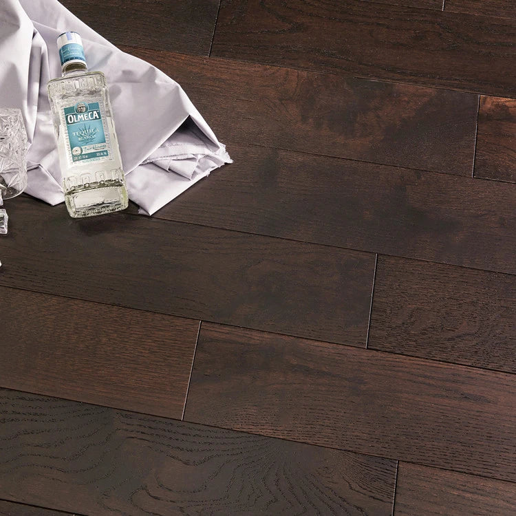 Stout Dark Color Traditional Eco-Friendly Handscraped Hardwood Solid Wood Parquet Flooring for Indoor Decoration