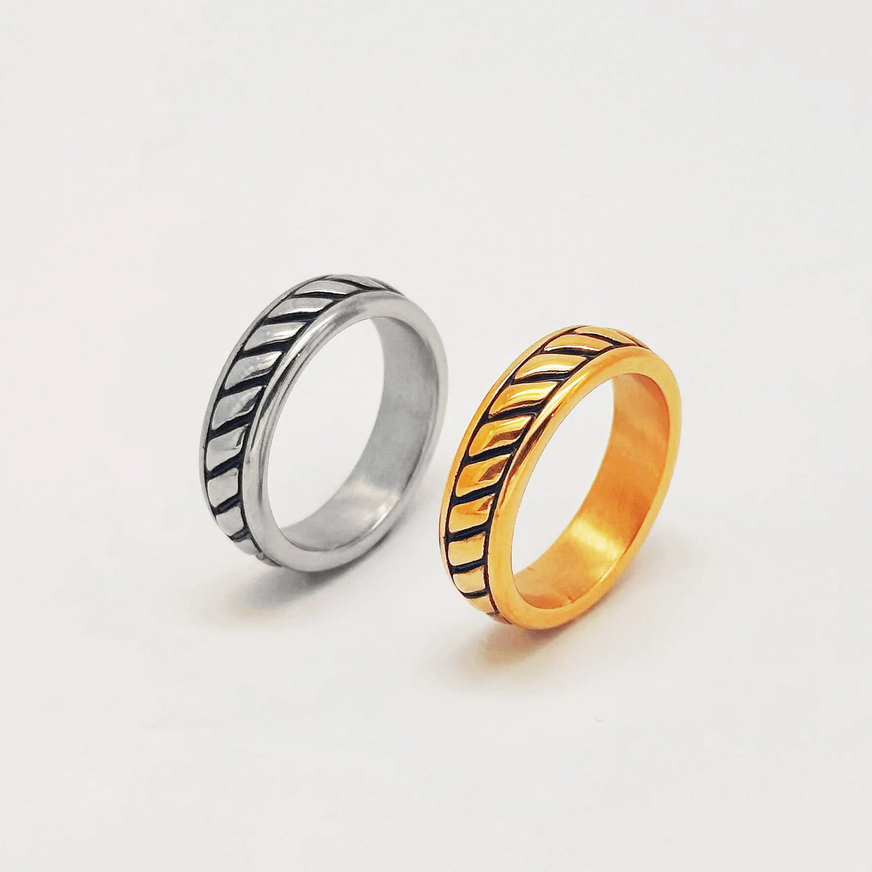 New Stainless Steel Ring 18k PVD Gold Plated Waterproof Jewelry Tarnish Free Rings for Men Stripe Texture Rope Signet Ring