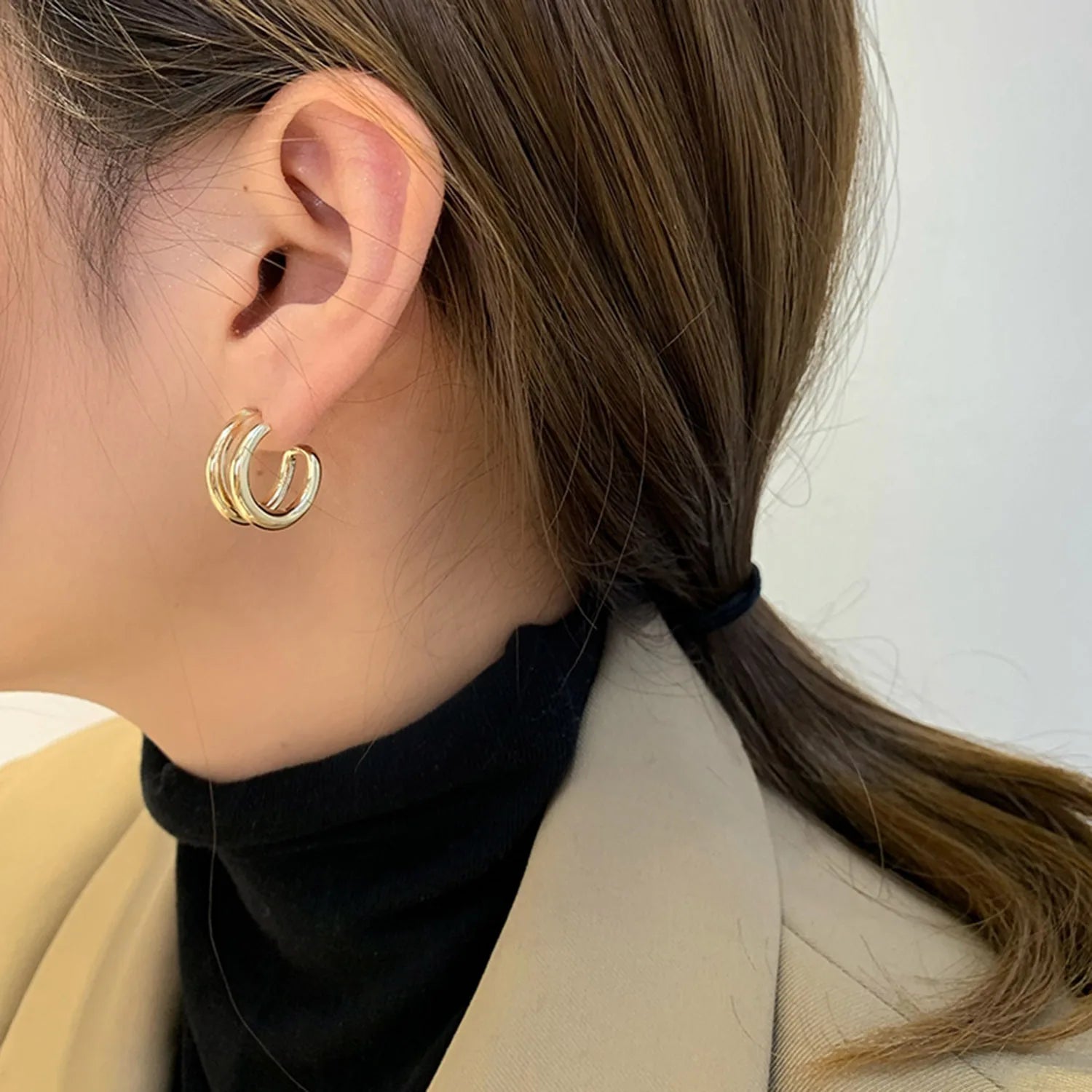 New Elegant Non Tarnish 18k Pvd Plated Irregular Geometric CC Shape Stainless Steel Gold Helix Hoop Earrings for Women
