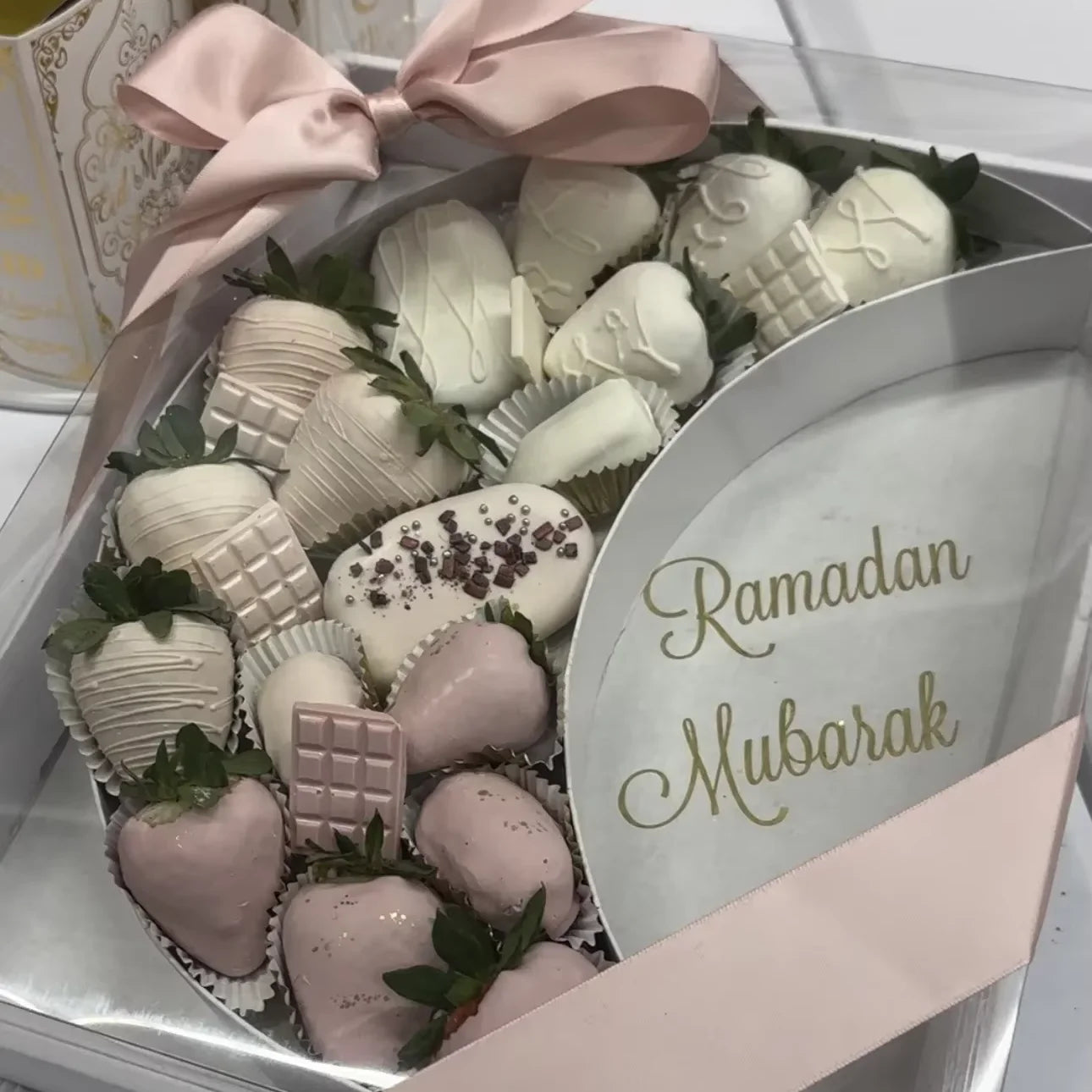 Sweet Packaging Macaron Nut Crescent Moon Special Shaped Cardboard Gift Box for EID AI FItr