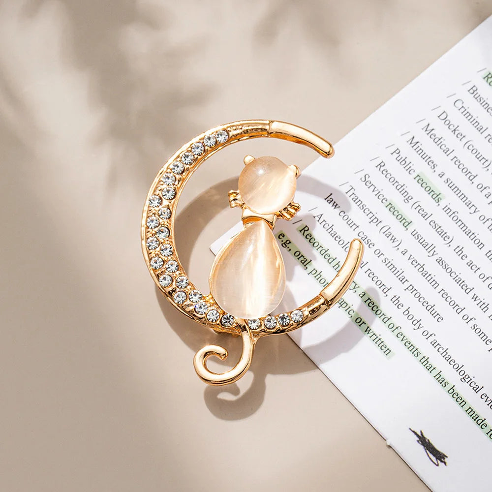 Cute Cat Brooches Pretty Animal Brooch Pin Full Shining Elegant Crystal Cat's Moon Stone Brooch Fashion Jewelry for Women Girl