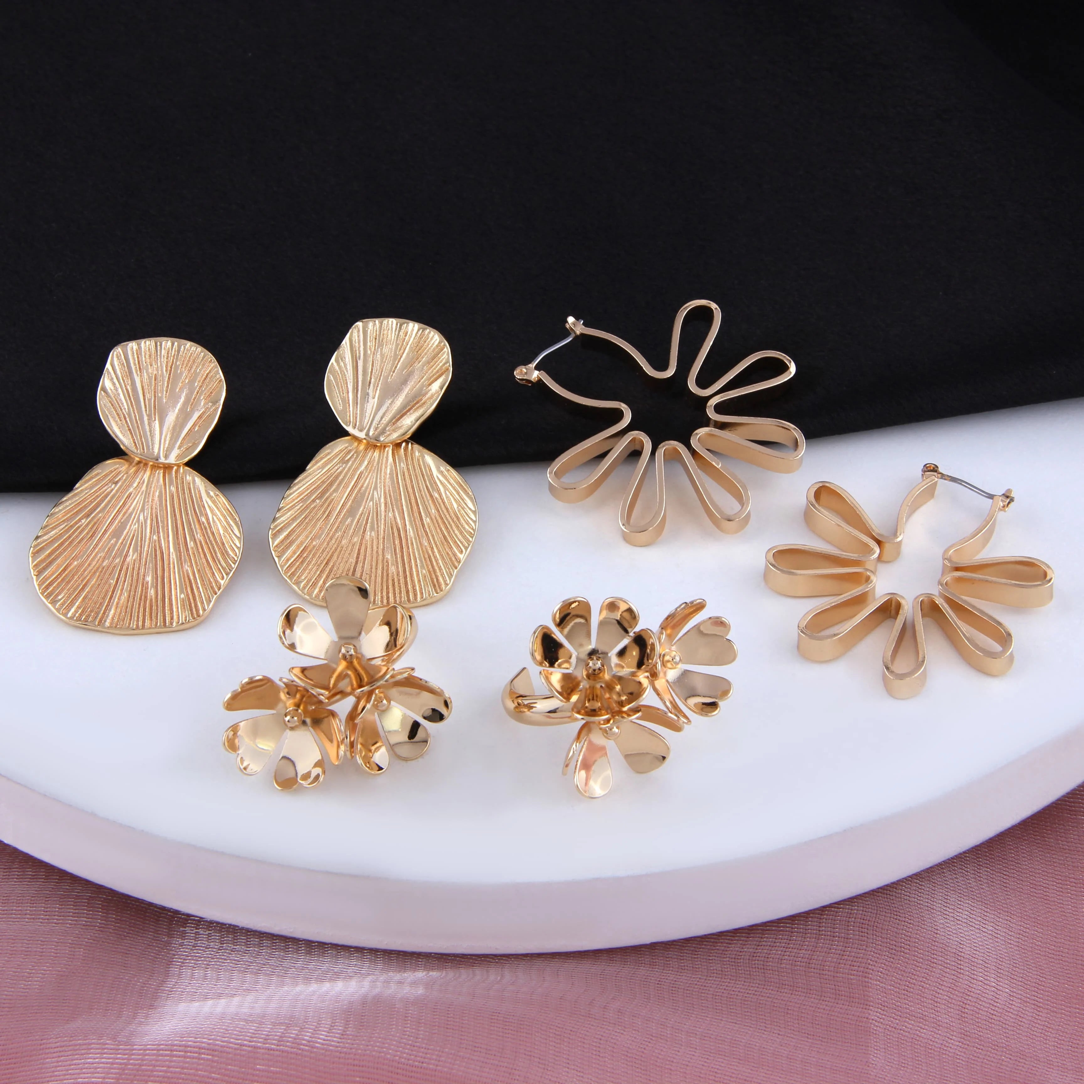 Modern Minimalistic Style Brass Gold-Plated Geometric Sea Shell Flower Earrings for Women Cute New Arrival on Sale