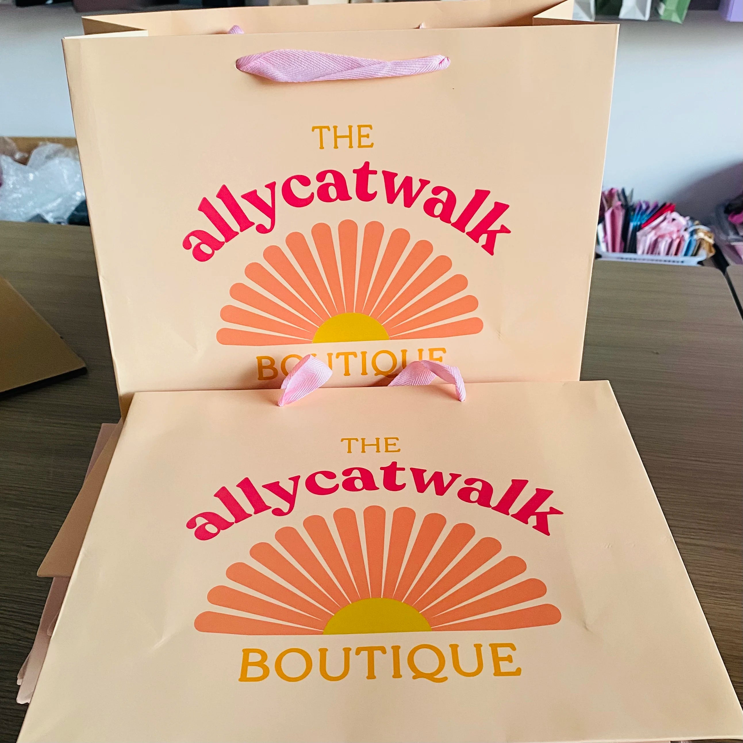 Customized Print Luxury Gift Paper Shopping Bag Packaging Wholesale Paper Bags with Your Own logo for Clothing Small Business