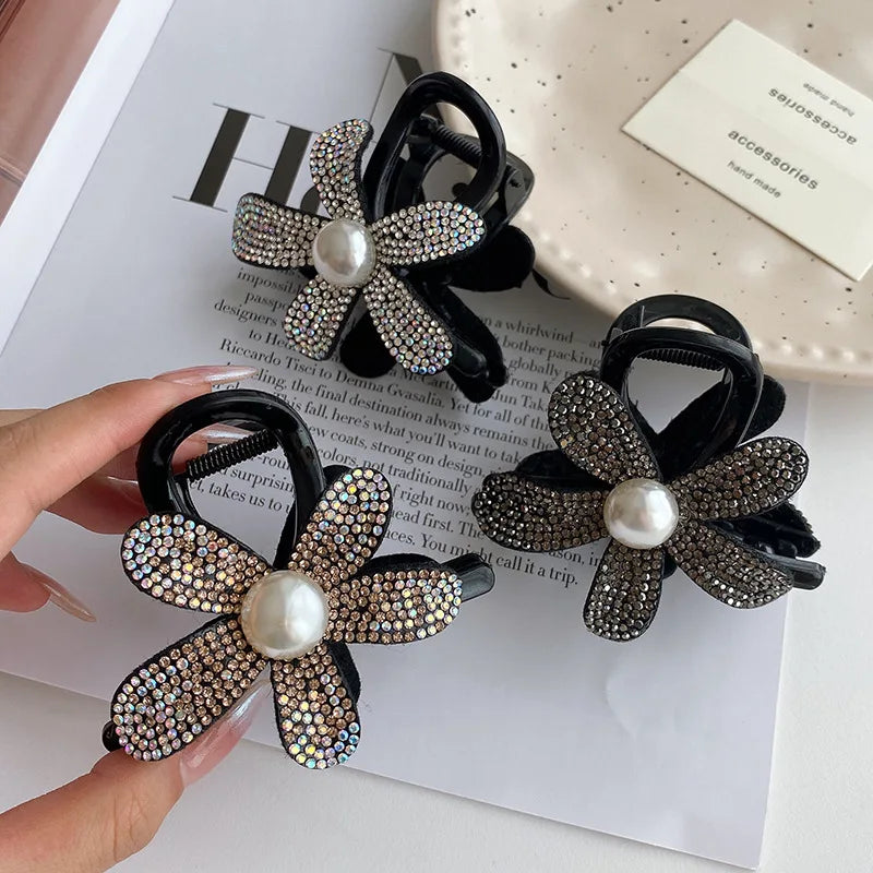 Medium Resin Hair Claws Custom Wholesale Ladies Hair Clips Hollow Pearls Sweet Shark Design for Adding Touch Sweetness Your Look