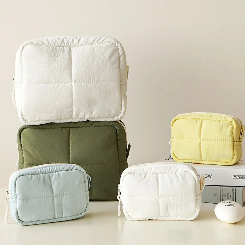 Wholesale Polyester Cotton Quilted Makeup Cosmetic Bag Fashionable Home Travel Portable Storage Zipper Closure Custom Logo Print