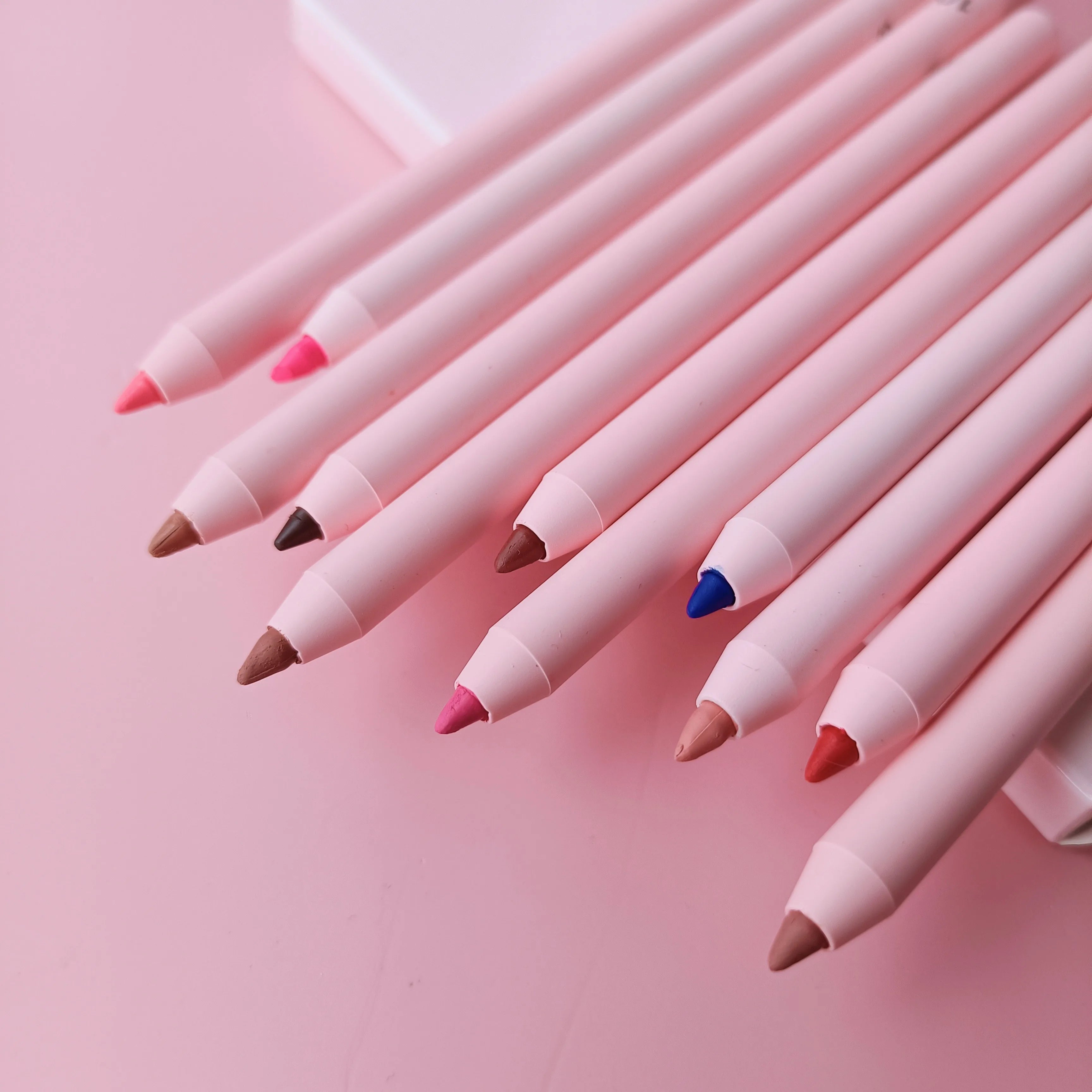 Customize Vegan Lip Liner Water Proof Private Label Retractable Lip Liner Personnalised Creamy Brown Lipliner