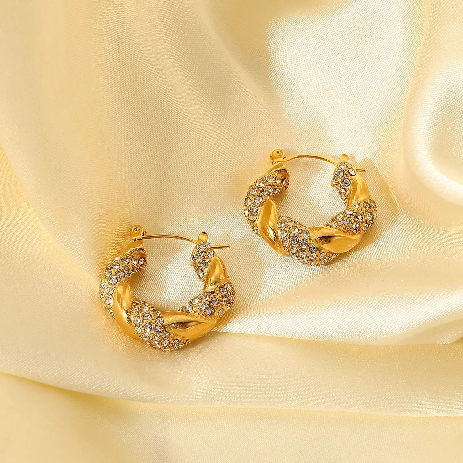 New Fashion Ins Twisted Stainless Steel 18K Gold Plated Stud Earrings Double CC Shape Smooth Hoop Earrings