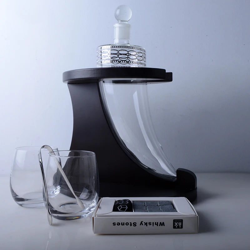 Horn-Handled Premium Glass Whiskey Decanter Set for Whiskey Aficionados
