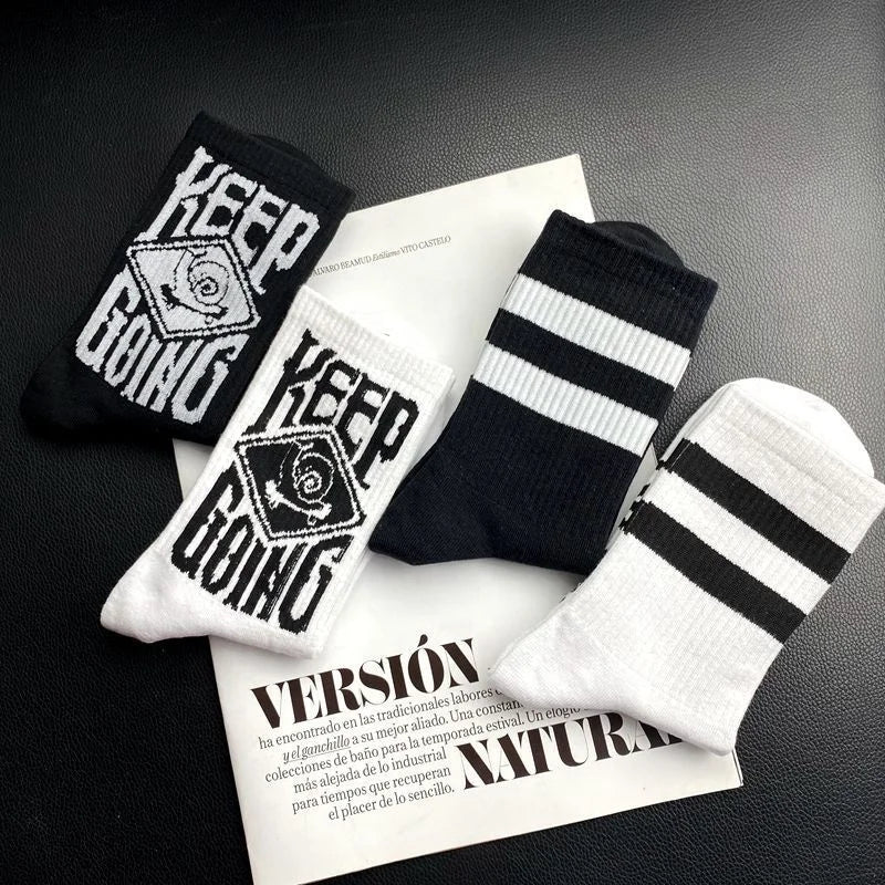 Wholesale Fashion Black White Trending Cotton Socks Men Unisex Streetwear Sport Skateboard Crew Socks