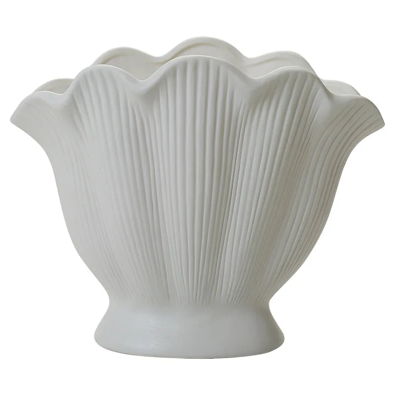 Modern Minimalist Ceramic Vase with Shell Shaped Design New Product for Vegetarian Flower Burning Small Size Home Decoration
