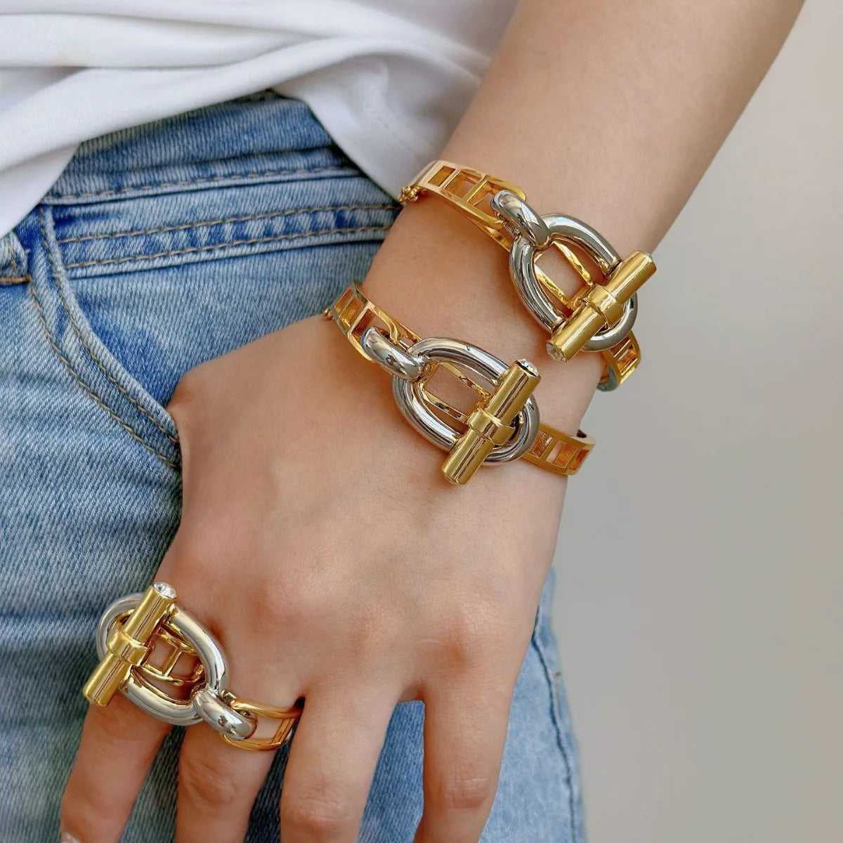 Gold Fashion Bracelet Bangles Set Peace Shaped Alloy Jewelry Accessories for Gift