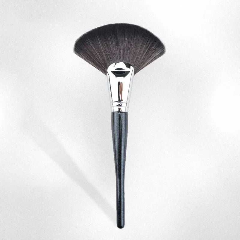 Professional Ultra Soft Synthetic Fiber Large Loose Fan Brush Factory Direct Custom Logo Portable Makeup Tool