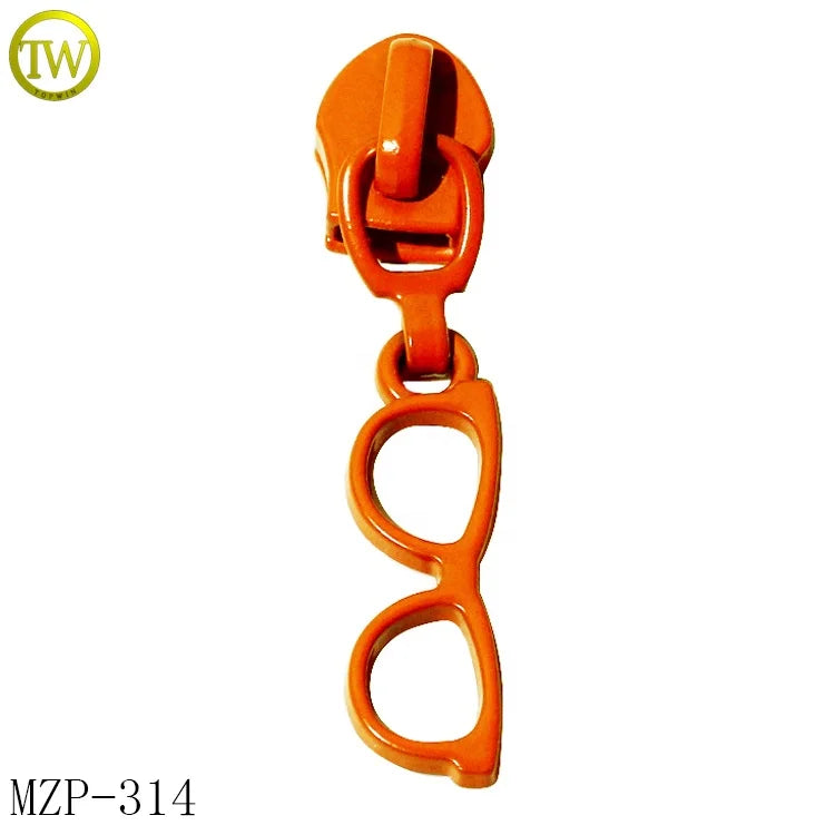 Fashion Shoes Brand Zipper Pull Charms Designer Handbags Decorative Name Zipper Slider Tags for Wallet