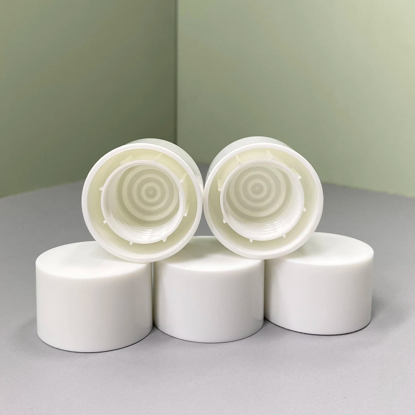 Customized Colors 24 mm Thickened Double Layer Cap Glossy Surface 24/410 Cosmetic Water Emulsion Double-layer Lid With Liner