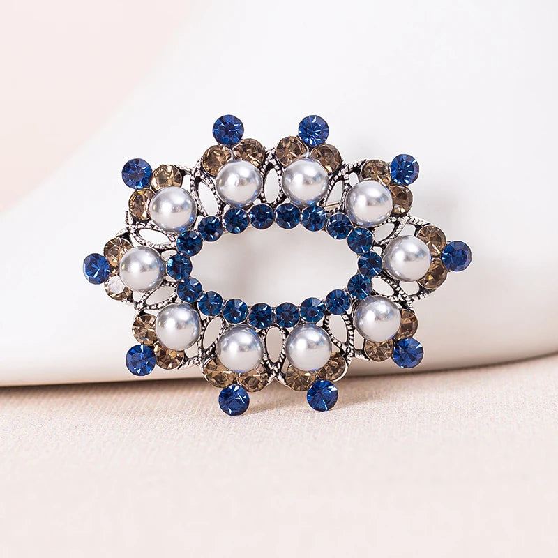 Fashion Jewelry White Pearl Flower Brooch Pins Crystal Rhinestone Garland Brooch for Women