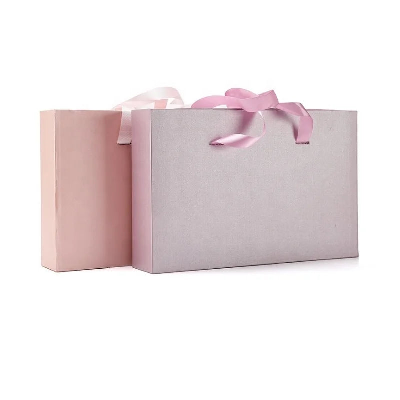 Wholesale Custom logo Gold Foil LOGO Luxury Black Gift Bags Shopping Bags Cardboard Paper Bags