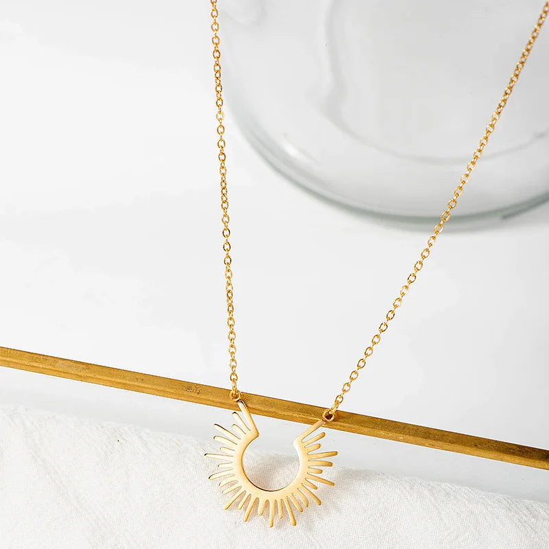 Hot Selling Fashion Chic Chain Stainless Steel 18k Gold Plated Sunburst Star Pendant Chocker Necklace and Earring for Women