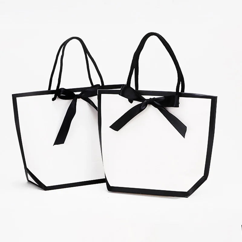 Fresh White Card Paper Bag Spot Wholesale New Multi-Specification Gift Portable Packaging Simple Shopping Paper Bag