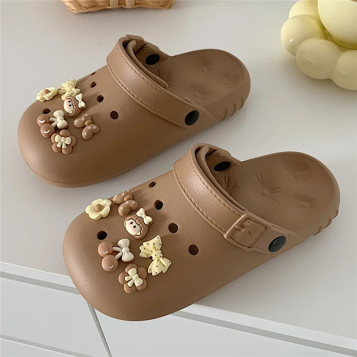 XIXITIAO Factory Wholesales 2025 Cute Girl Closed Toe Cave Shoes Women Summer Beach Soft Soled Sandals with Shoe Buckle