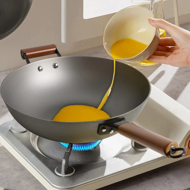 Lightweight Cast Iron Non-Stick Wok Chinese Style Pattern Glass Lid Wooden Handle Kitchen Cooking Gas Induction Stove Cookware