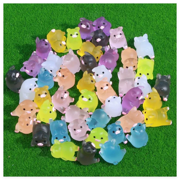 Wholesale Fantasy Popular Art Funny pink Pig Anime Figure Toy Resin Animal Statue Luminous Glowing Dark Mini Toys Cute Miniature