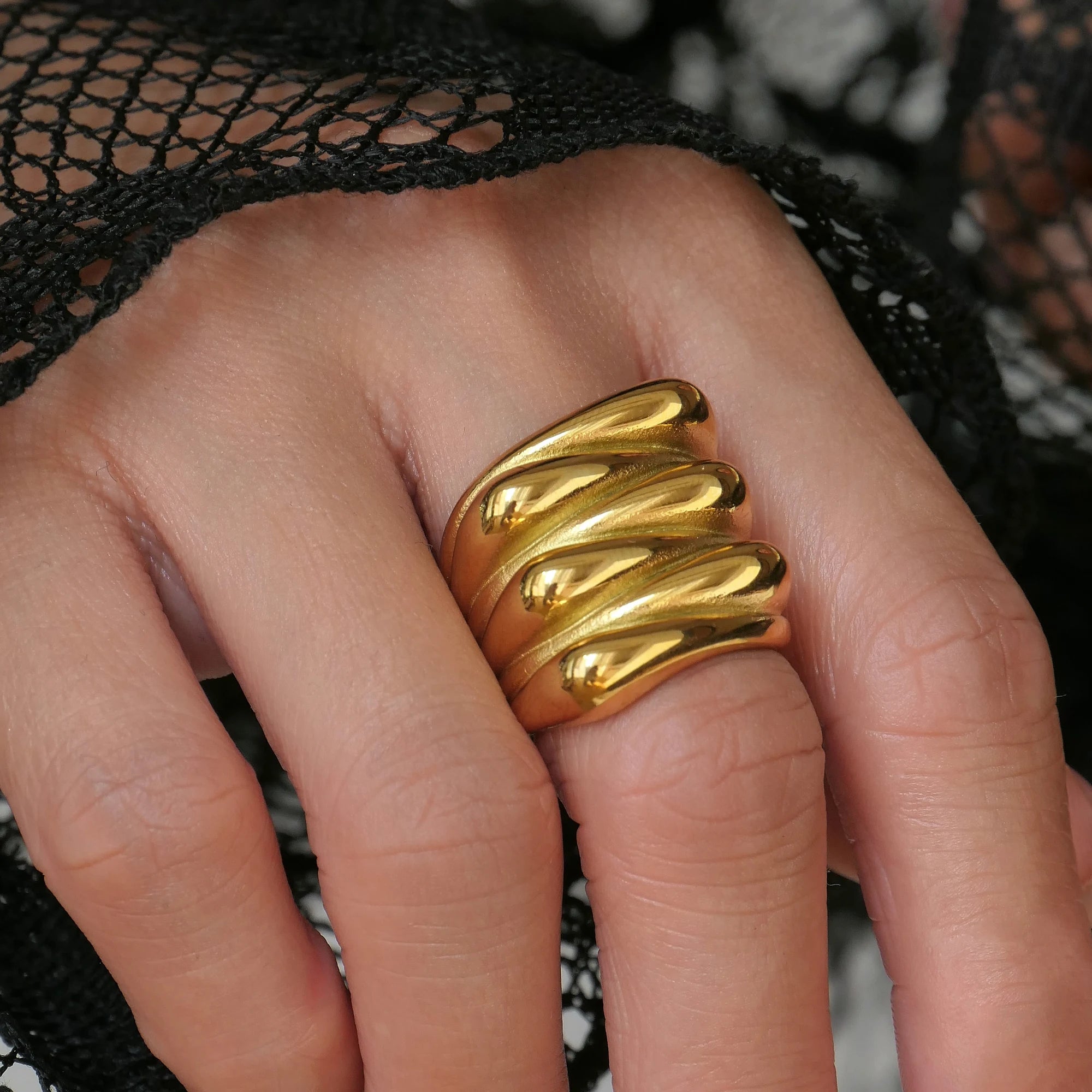 NEW VINTAGE SHIELD ACCORDION MODESTY RING Dazan SUMMER 2025 18k PVD Gold Plated Stainless Steel SPRING RUNWAY LUXURY JEWELRY