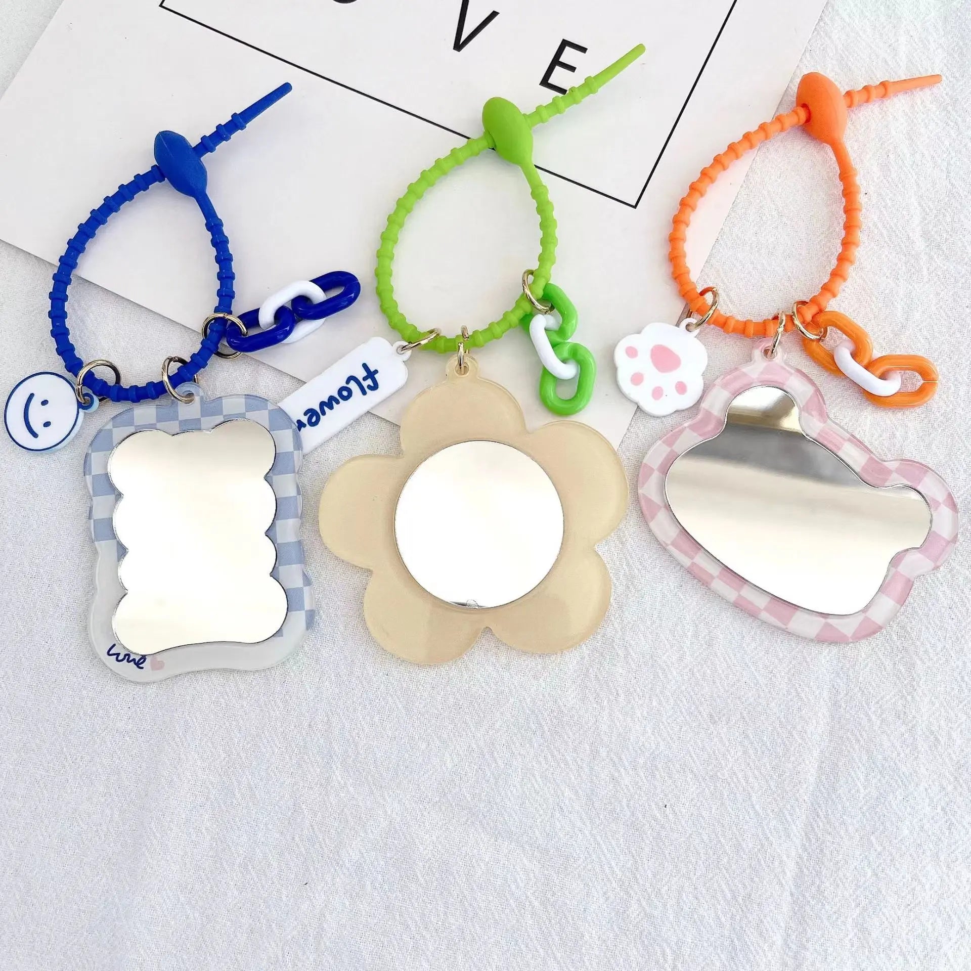 New Acrylic Cartoon Cute alien Bear Mirror Girly Heart Portable Mirror Keychain Cosmetic Mirror